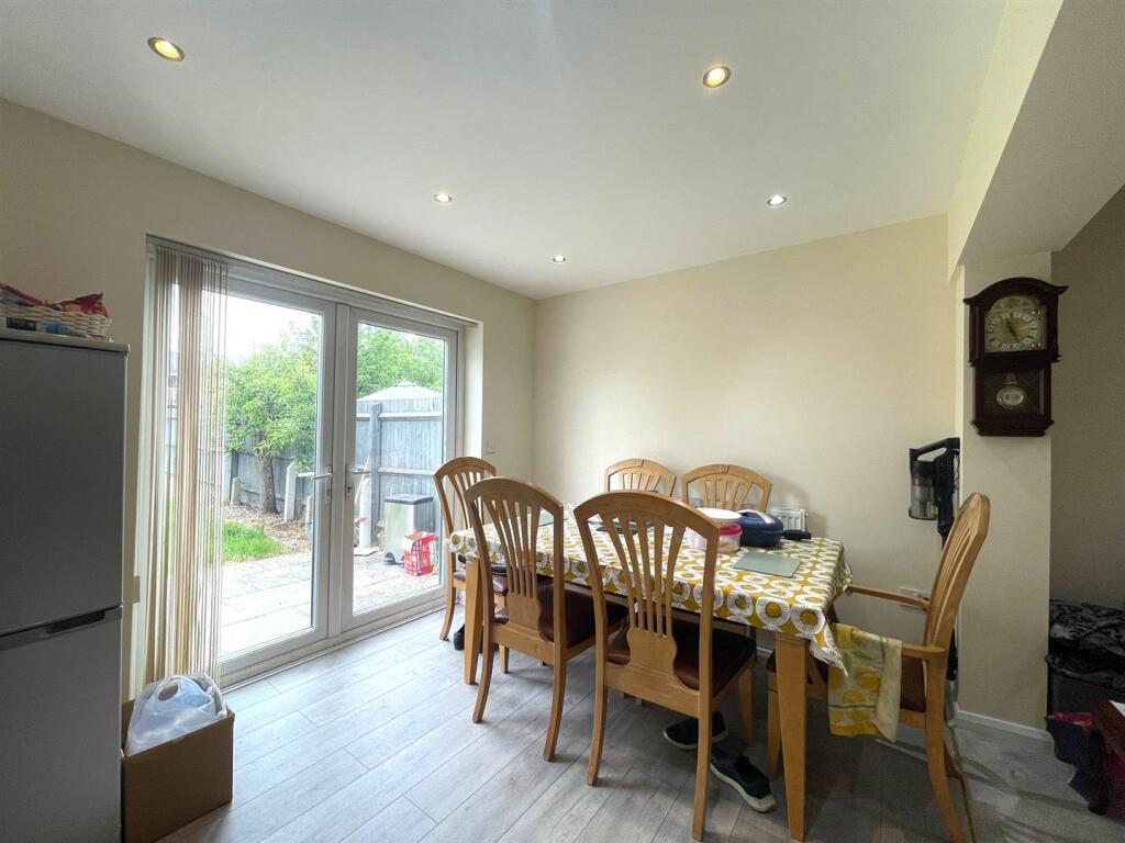 Open Plan Kitchen / Lounge