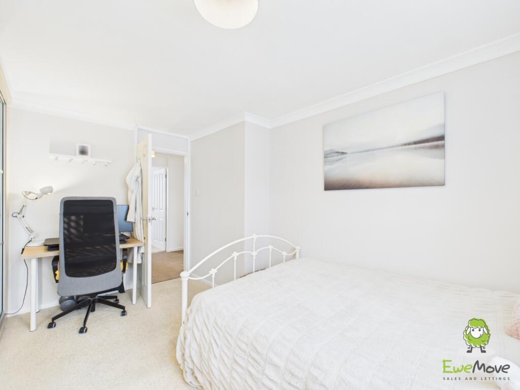 EweMove Estate Agents Basingstoke - Bennet Close