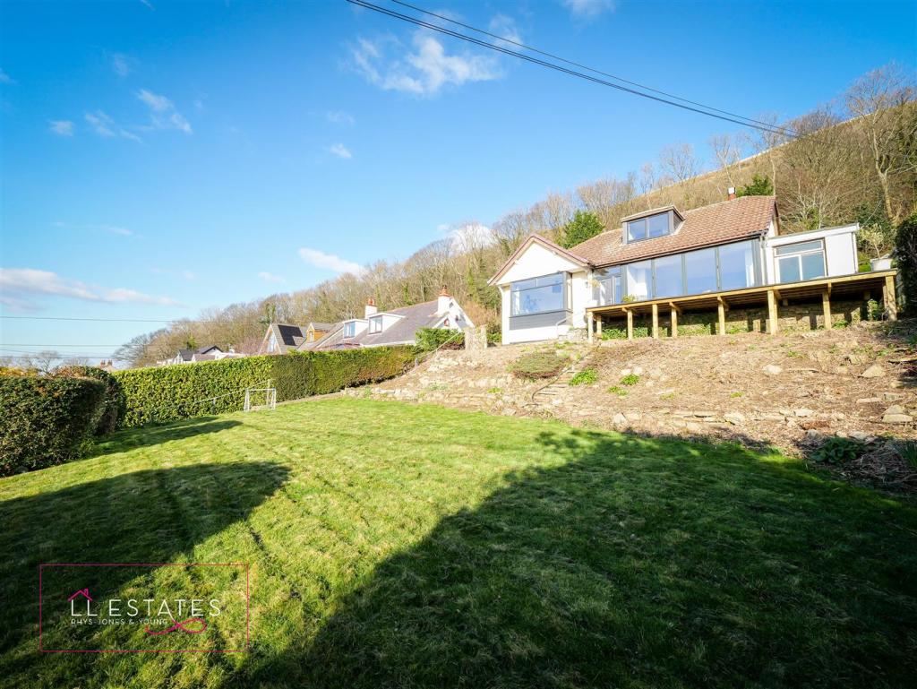 117 Cwm Road-23.jpg