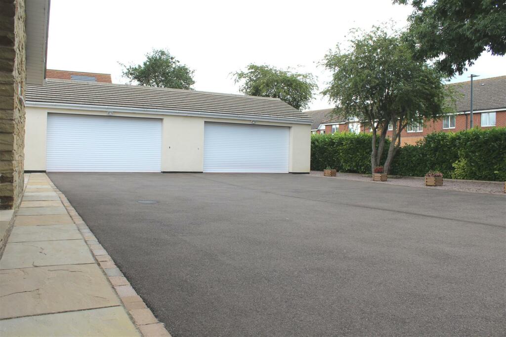 DOUBLE GARAGE