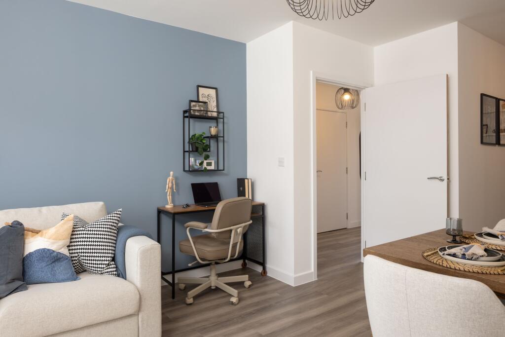 SHOW APARTMENT LOUNGE DINING ROOM