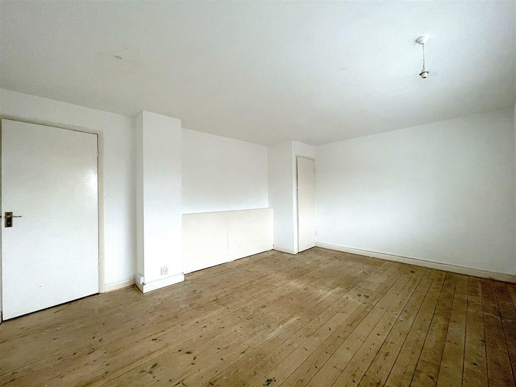 Bedroom One (2).jpeg
