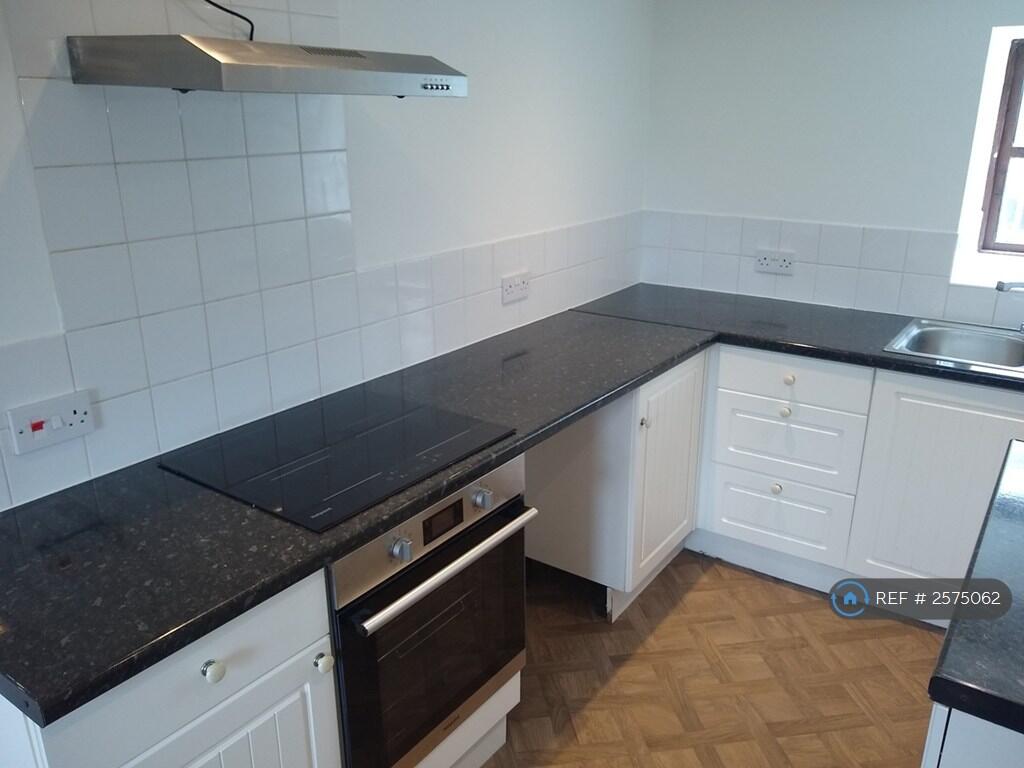 Kitchen - Picture 2