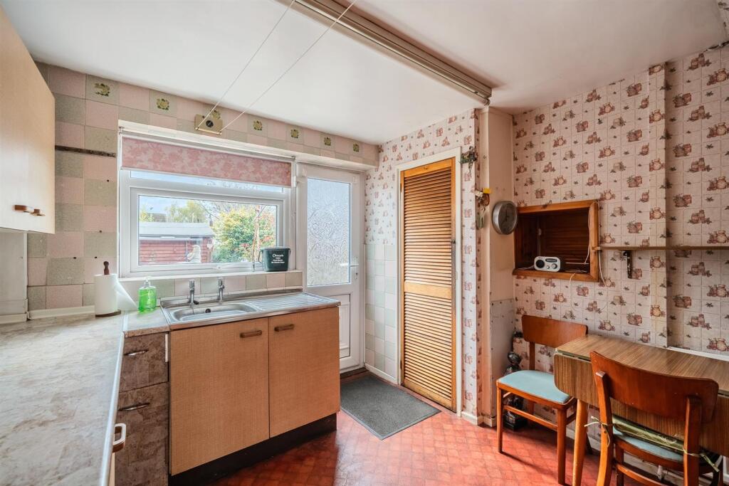 15 Field View Road-12.jpg