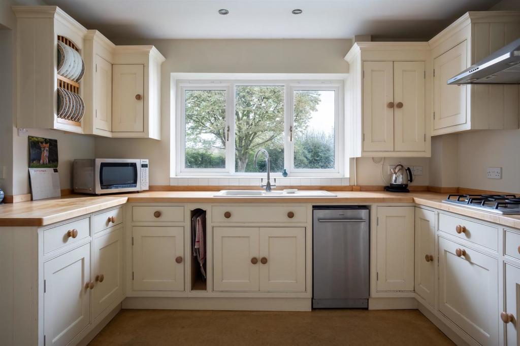 20 - Apperley - GL54 4NQ - Web.jpg