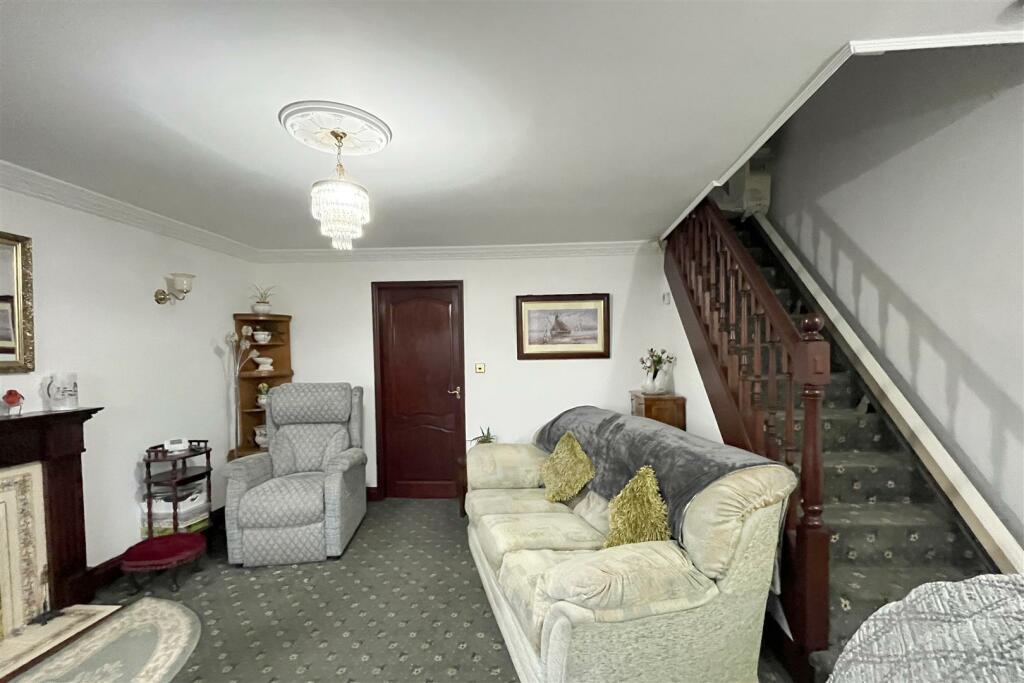 Living room_02_new.jpg