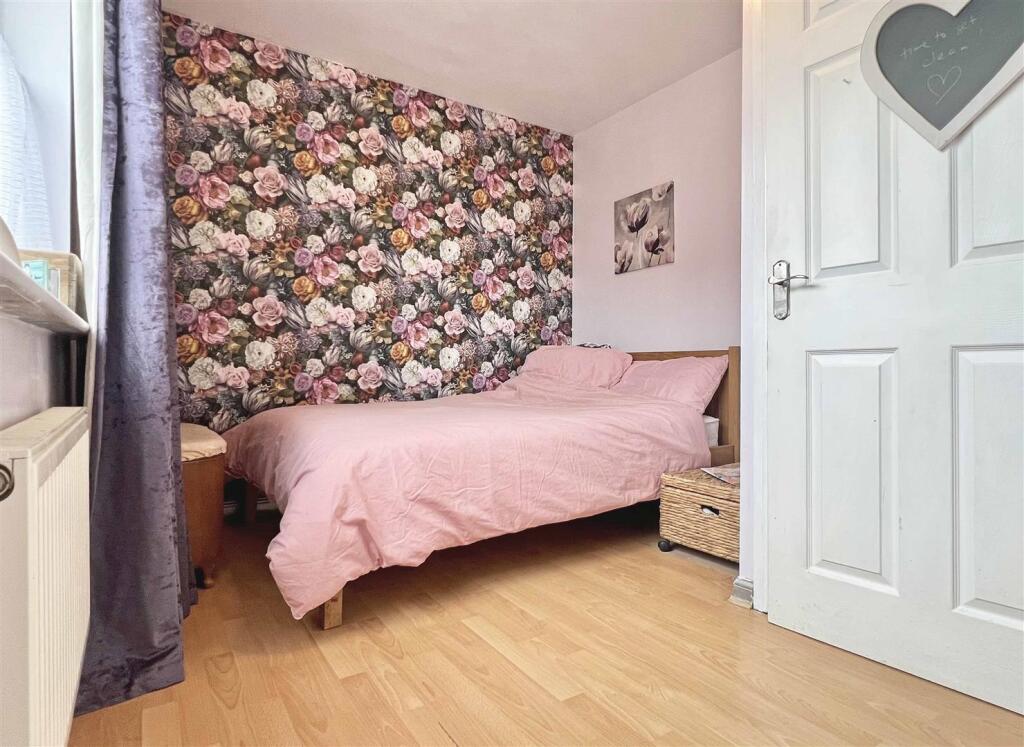 Bed 3.jpg