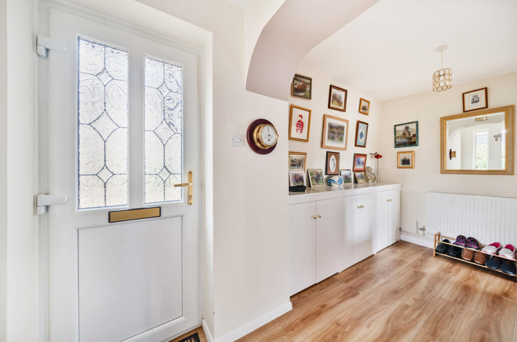 Staple Cross Seddons