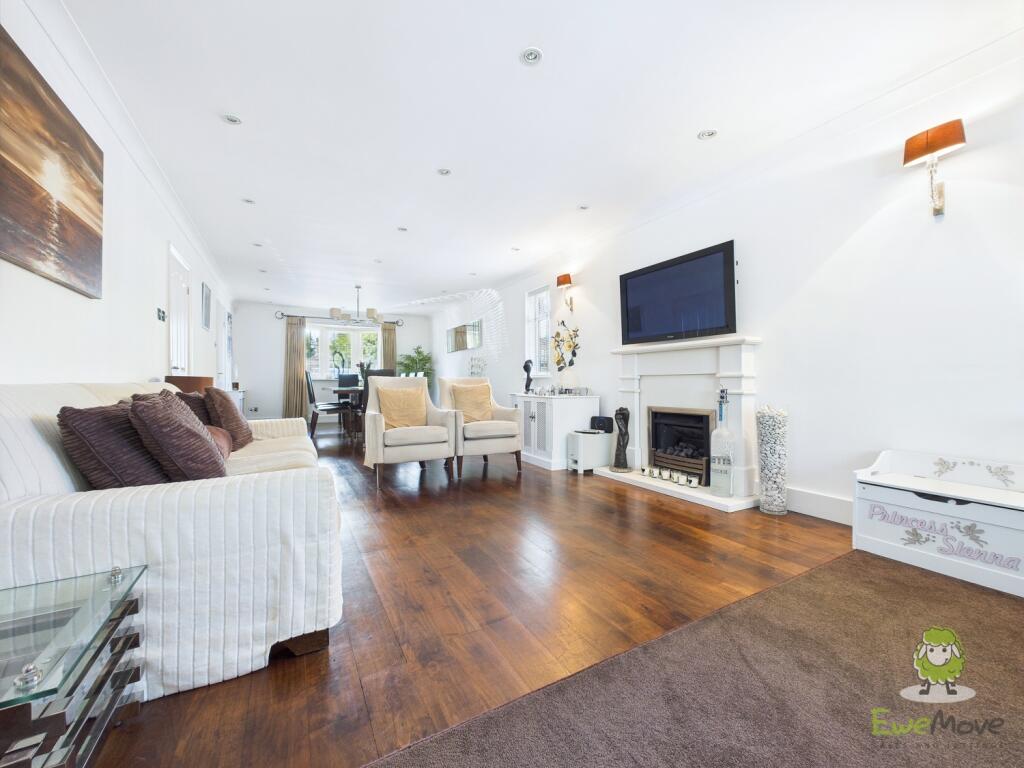 CAM01543G0-PR0141-STILL032