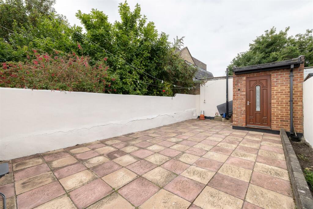 Dames Road E7