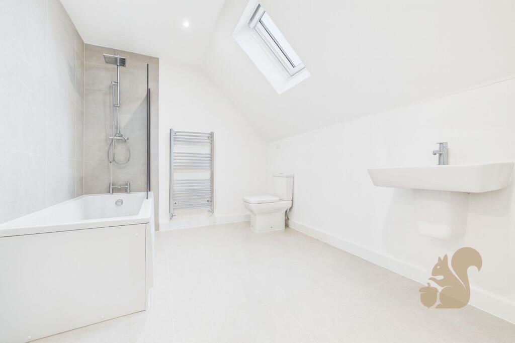 Plot 2 - Oakfields Master Bathroom.jpg