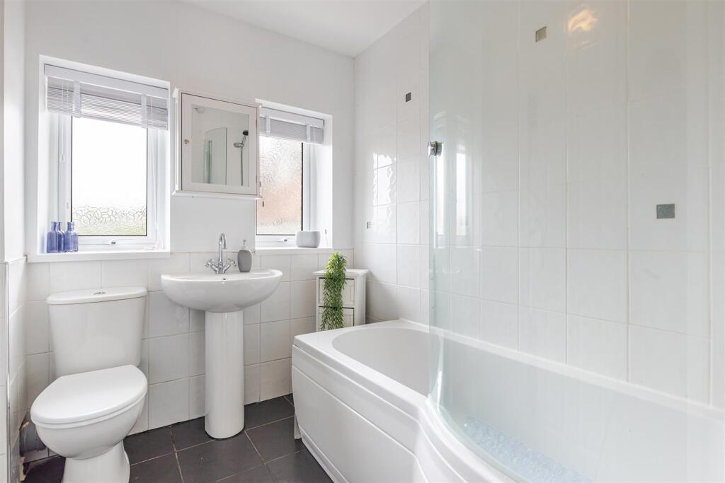 A19 - Pine Lodge Copythorne Road Brixham - 250609.