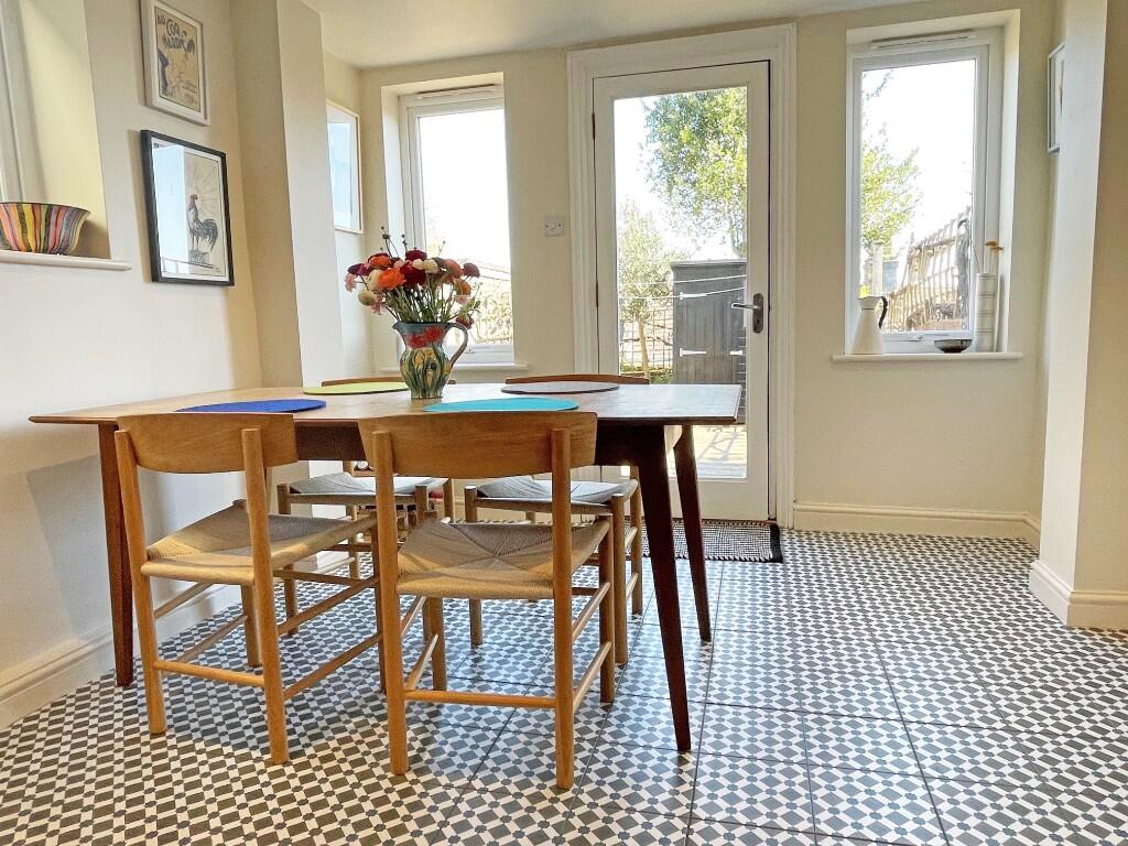 Kit/Breakfast Room