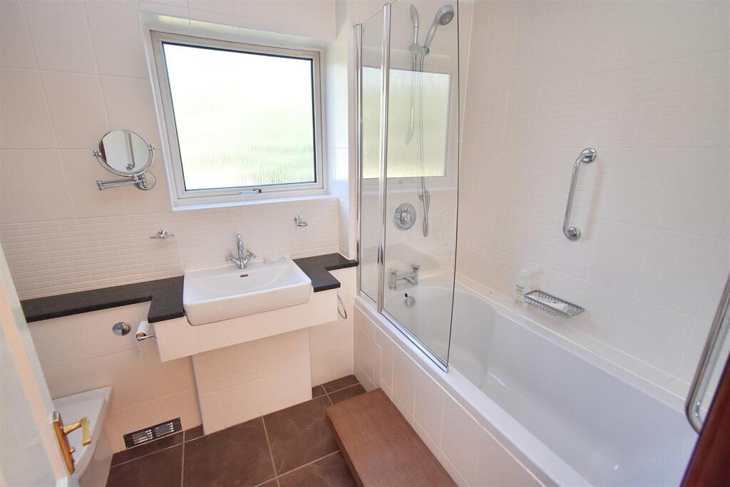En-Suite Bathroom
