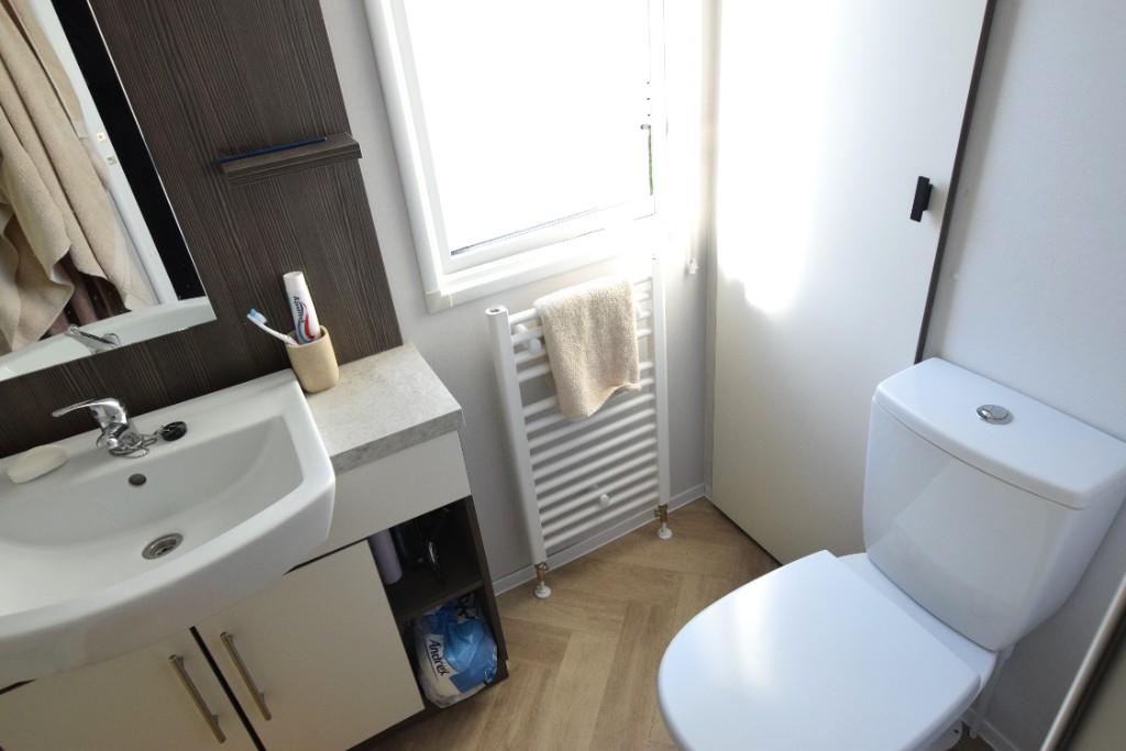 Shower room 1