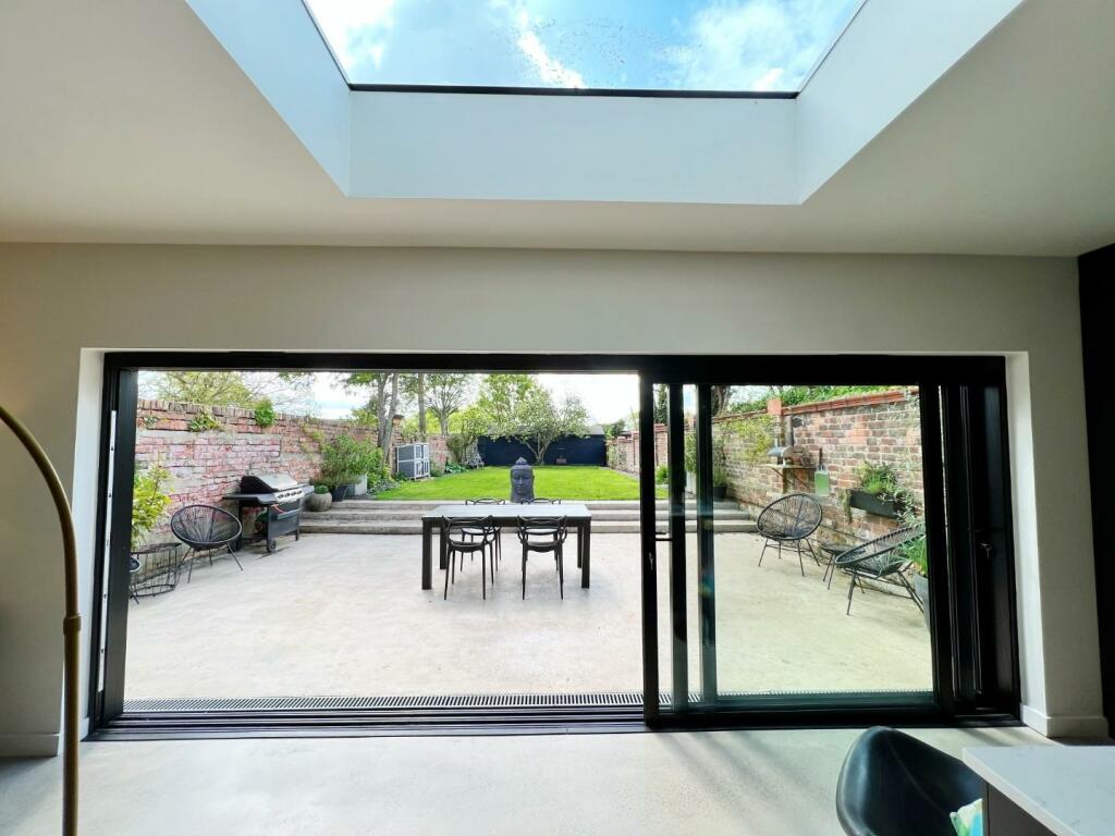 Main Room pic 15.jpg