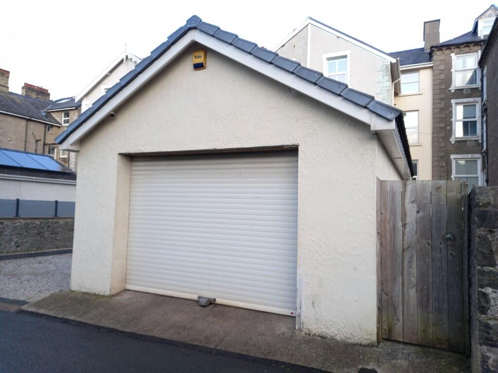 GARAGE
