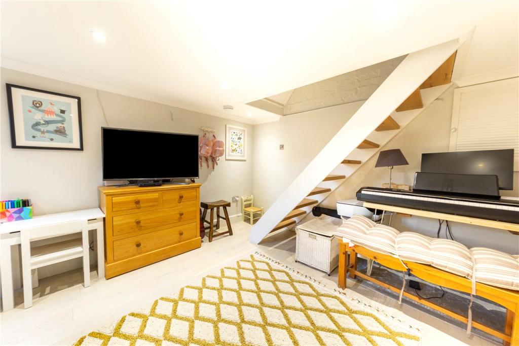 Bedroom/Playroom