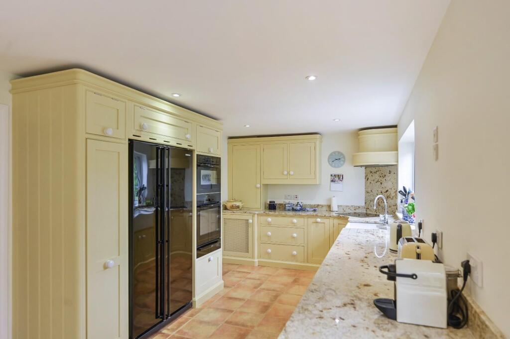 4 Church Close Ph53.jpg