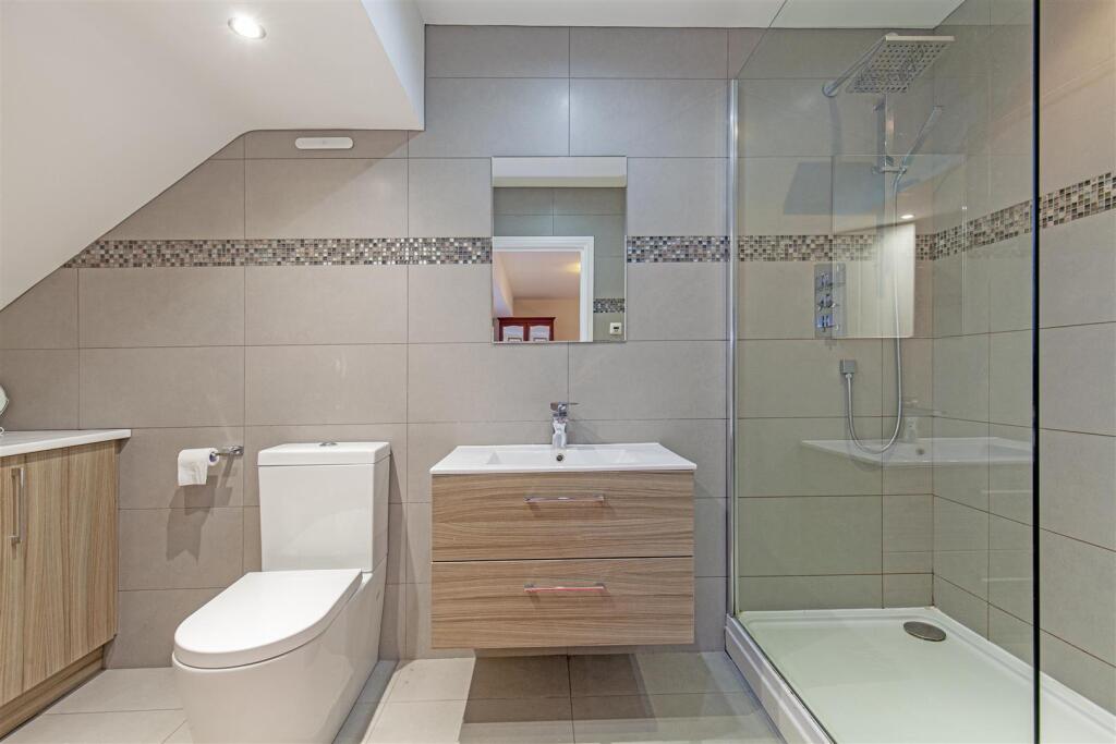 Bedroom 1 En Suite-1.jpg