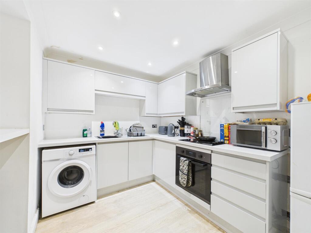 15 - Spacious Garden Flat for Auction, Kingswood.j