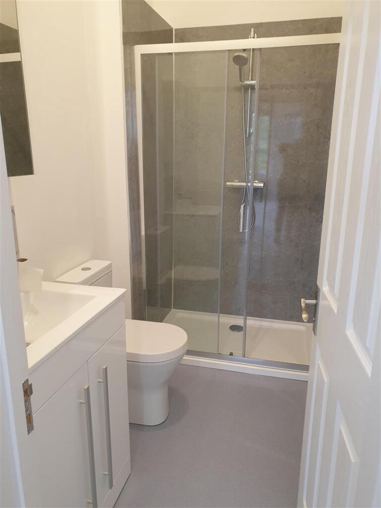 Bathroom 1 (1).jpg
