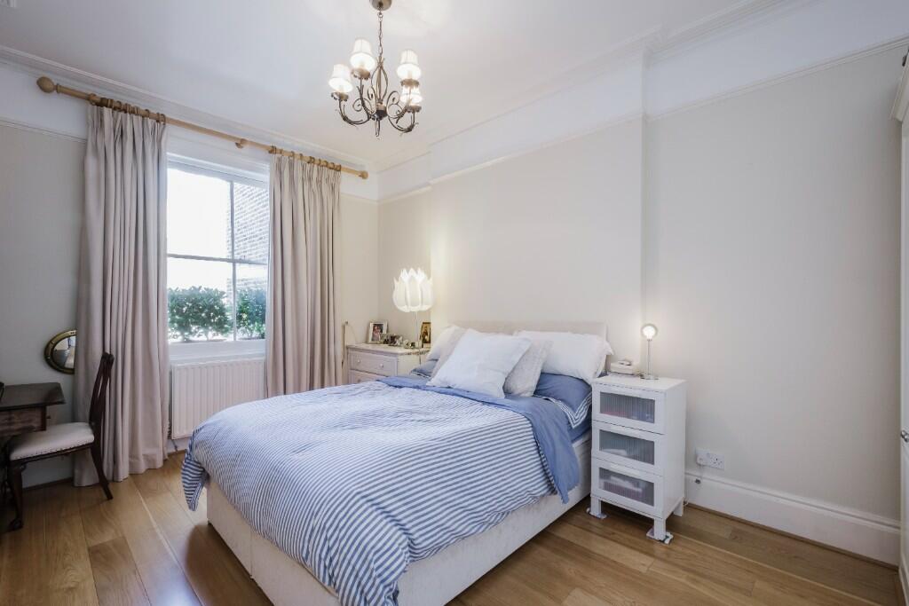 Principal bedhttroom