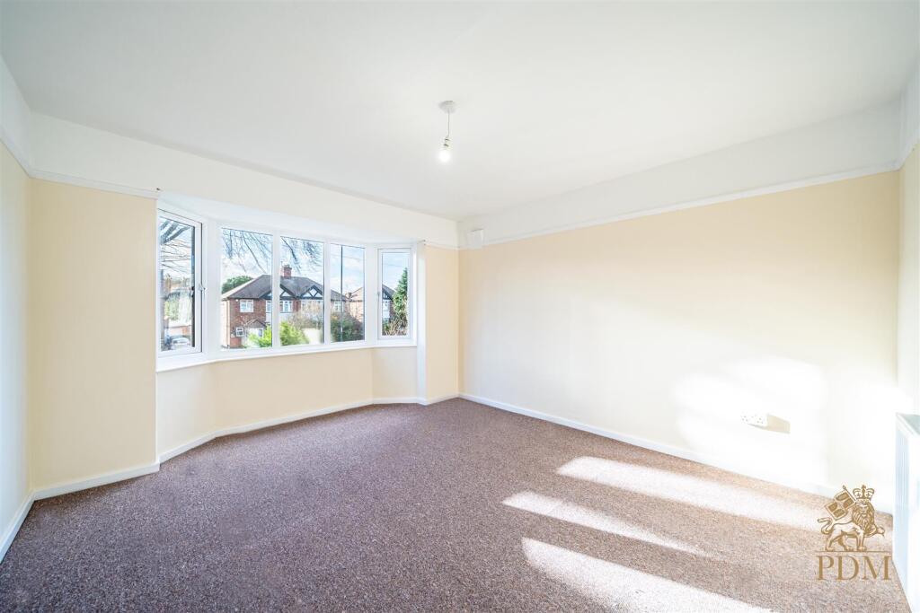 40 Russell Drive Wollaton Nottingham NG8 2BH