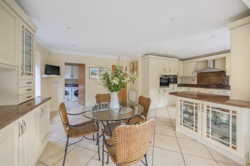 Warwick Mews - Kitchen-Breakfast room.jpg
