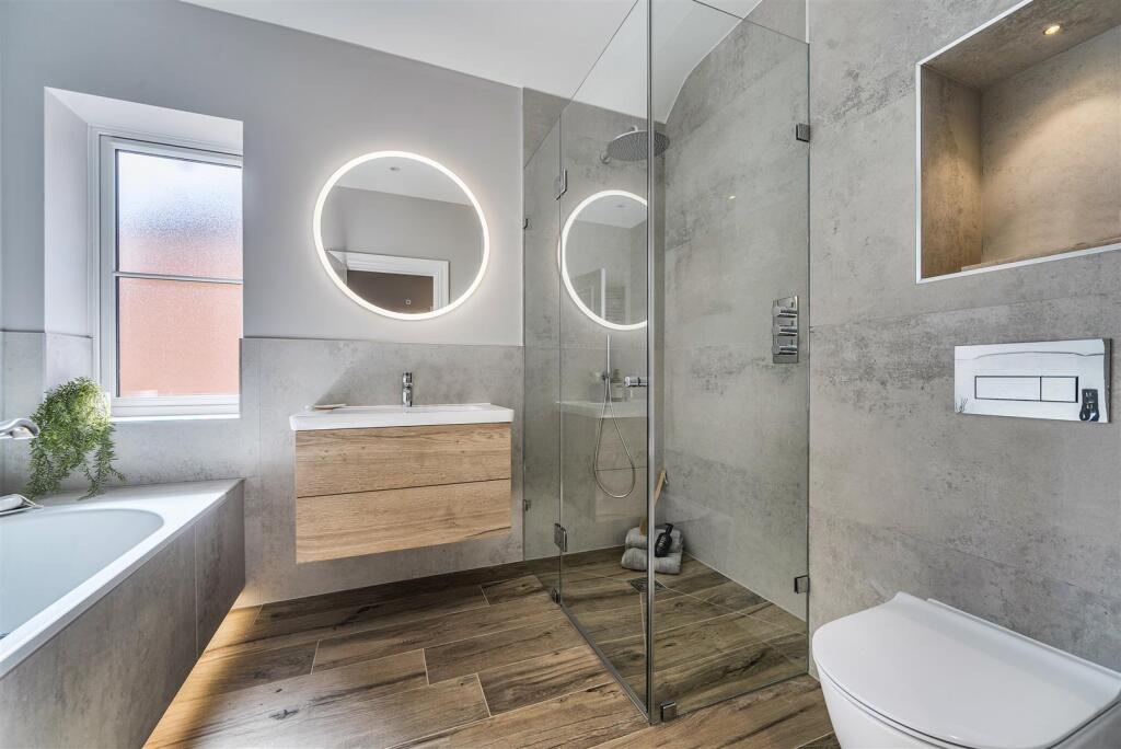 Family Bathroom.jpg