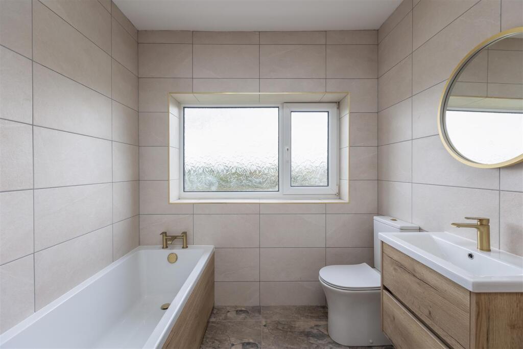 Chestnut Avenue 9 Bathroom-3.jpg