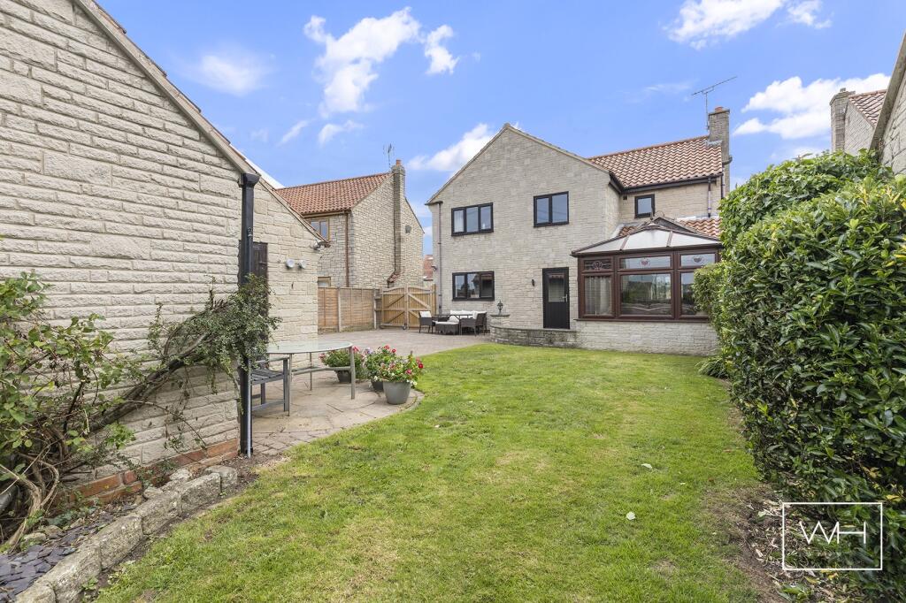 4 Manor Farm Close, 