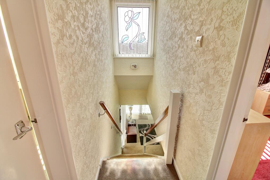 16, Stairwell/Landing