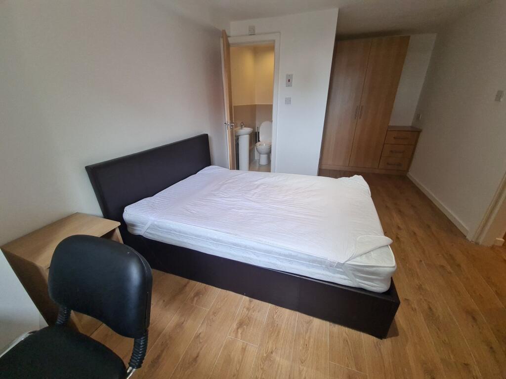 A well-maintained double bedroom featuring a co...