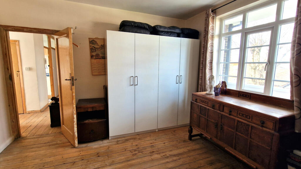 FRONT BEDROOM