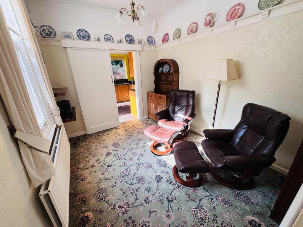 SITTING/BREAKFAST ROOM