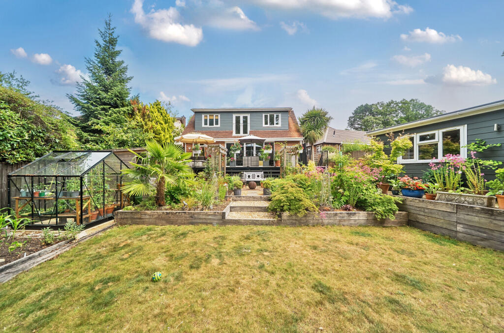 1316143-12-685eed...