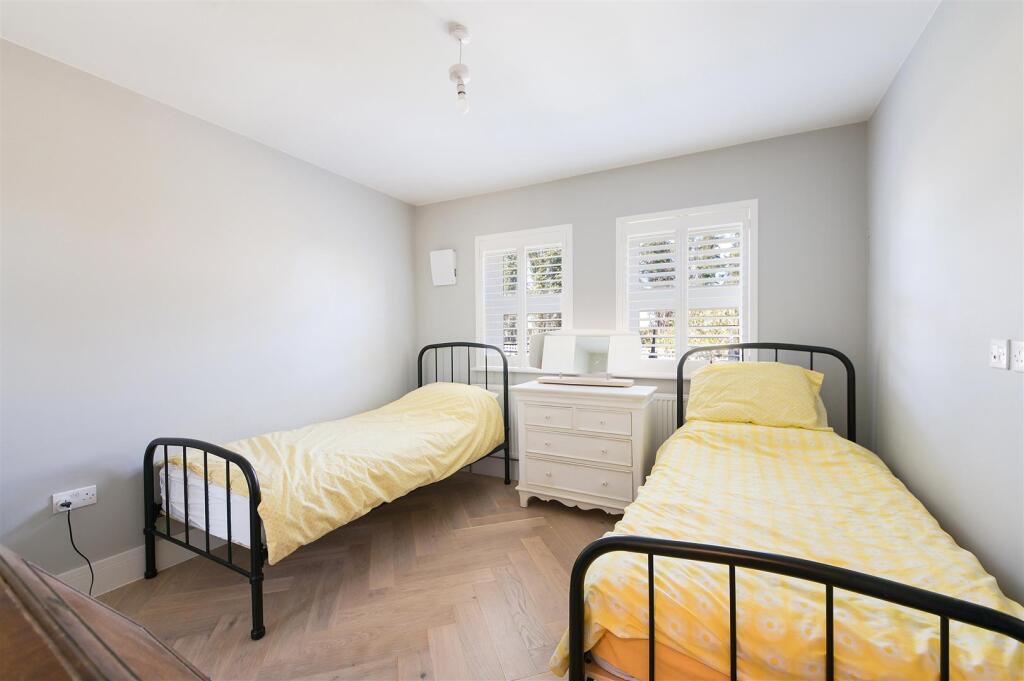 BRUNSWICK CLOSE,6  (7).jpg