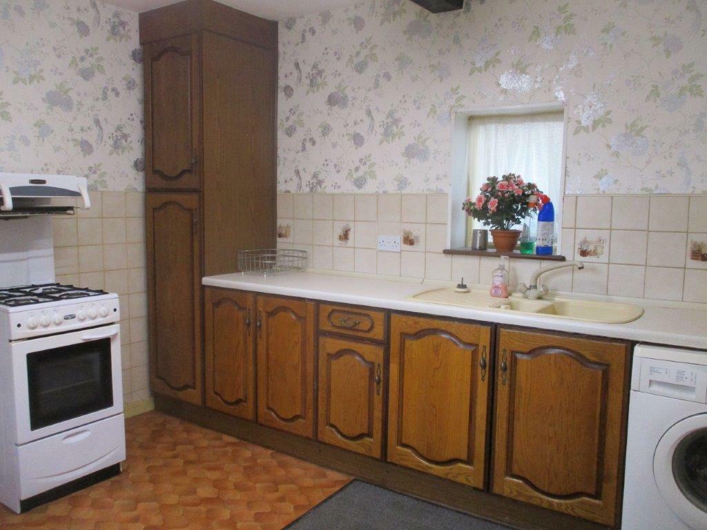 3 Kitchen.JPG
