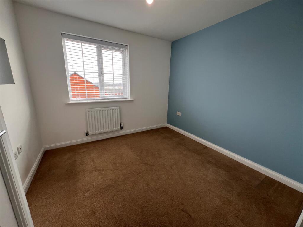 Bedroom e.jpg