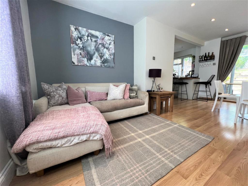 Living Room.jpg