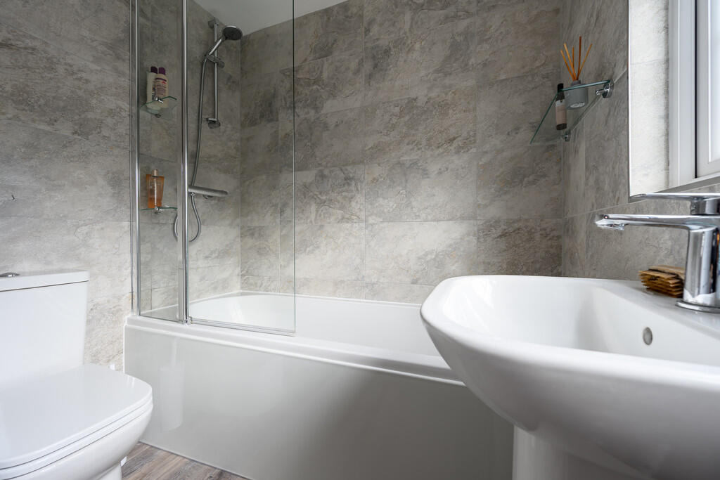 En-Suite Bathroom