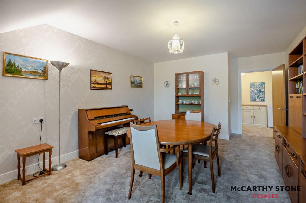 8618855-interior10-800.JPG