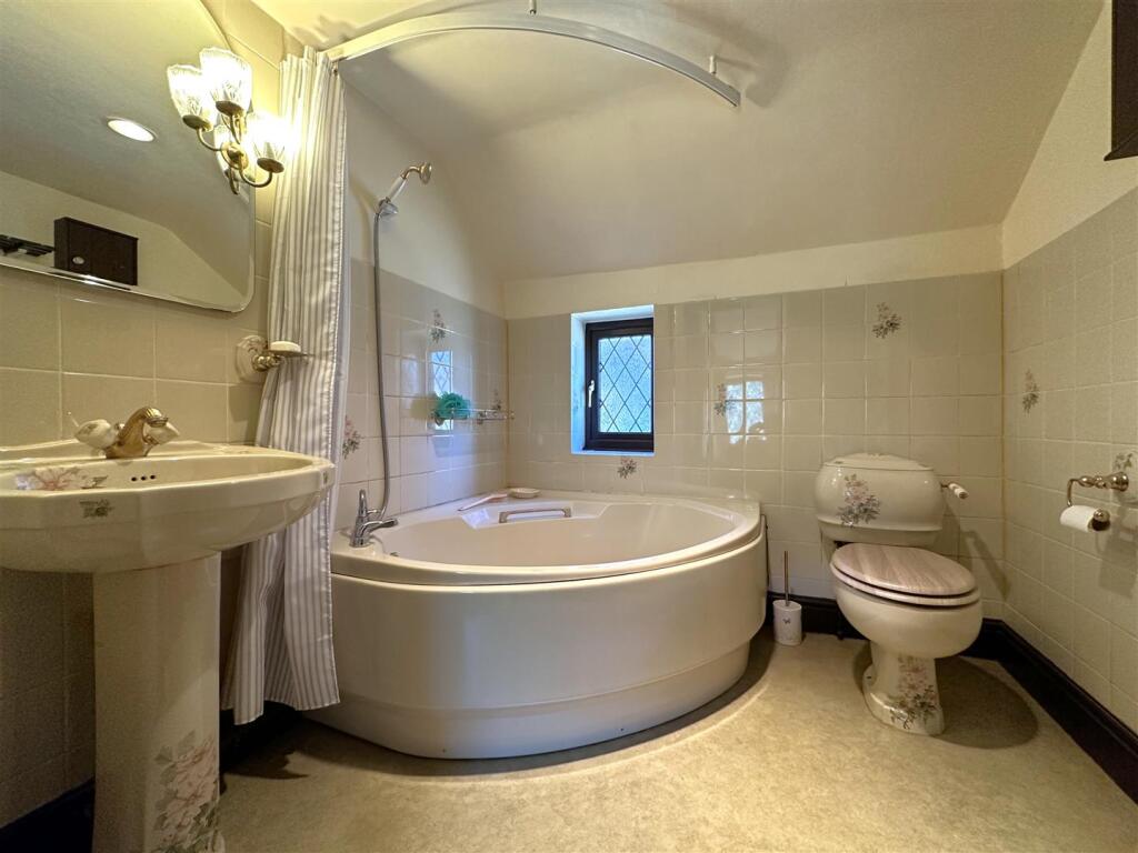 Family Bathroom 409