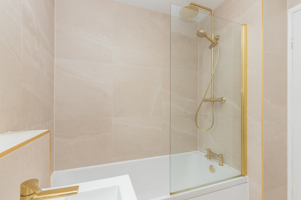 23 Helmsdale drive pa2 0pg 3L-22