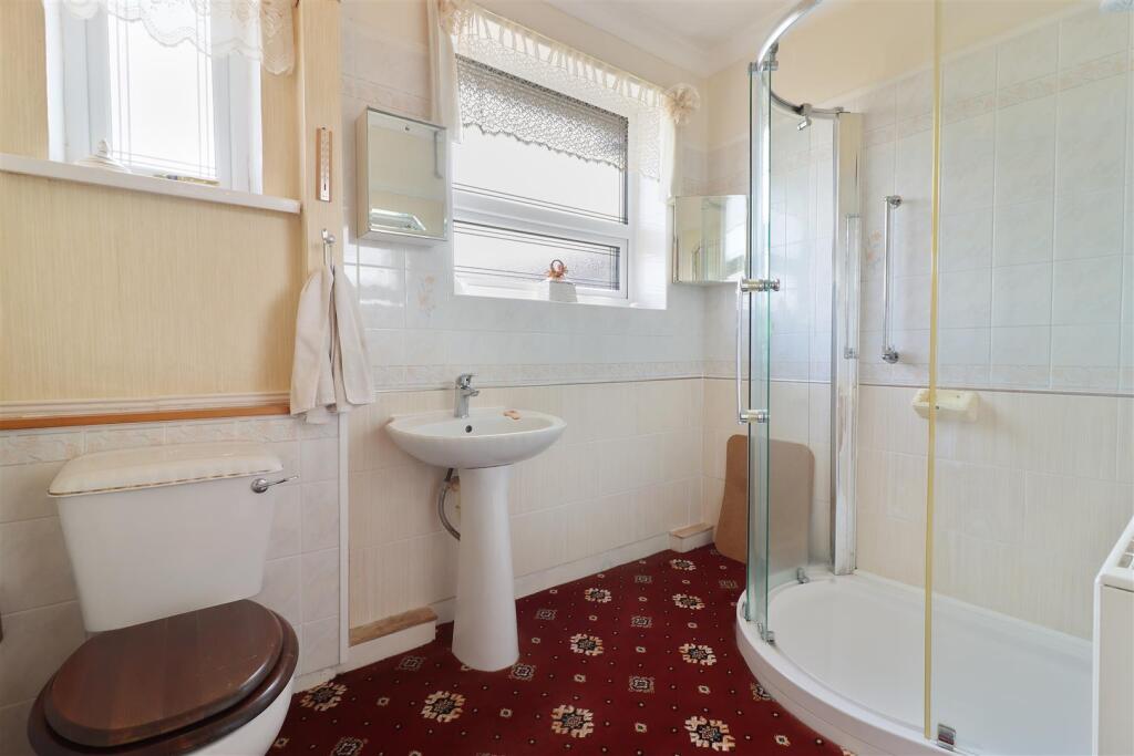 6 Shower Room.jpg