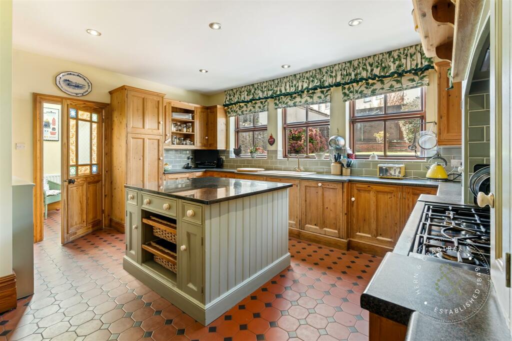 Ninian Road, Roath, Hern Crabtree (16).jpg