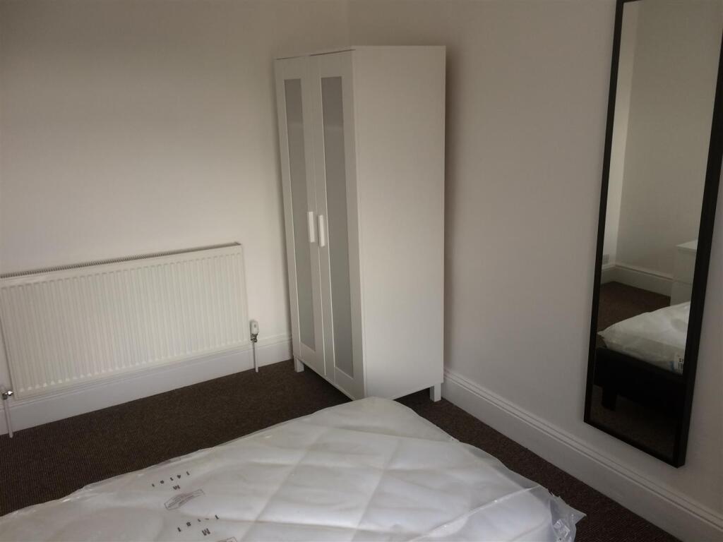 Bedroom D 2 .JPG