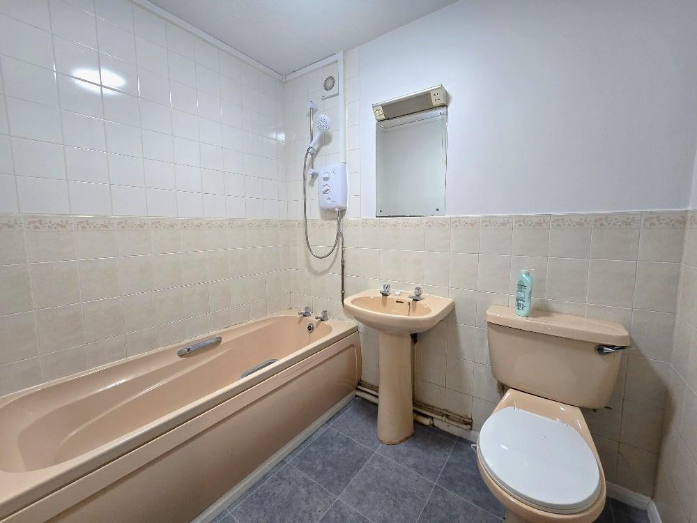 Bowls Court, Chapelfields - Bathroom