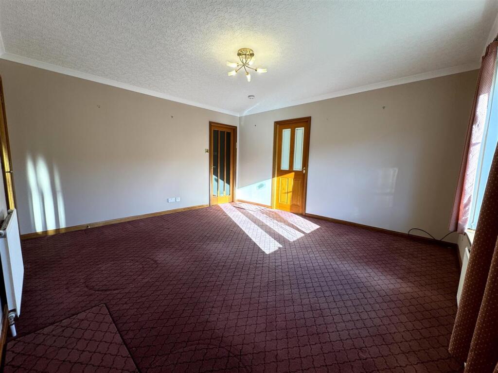 LOUNGE 2.JPG